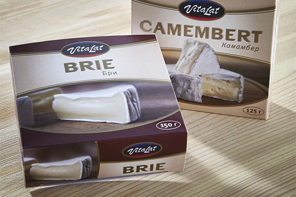 Brie-Käse und Camembert