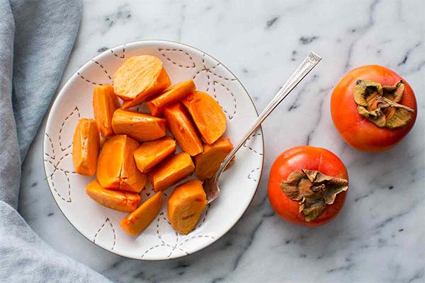 Qui ne devrait pas manger de kaki et pourquoi ?