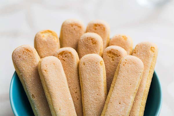 Comment préparer des biscuits Savoiardi maison