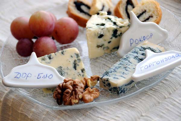 En quoi le Roquefort diffère-t-il du Dor Bleu et du Gorgonzola