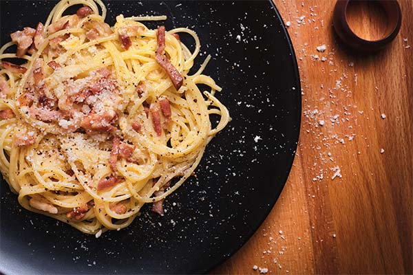 Par quoi remplacer le bacon dans les carbonara ?