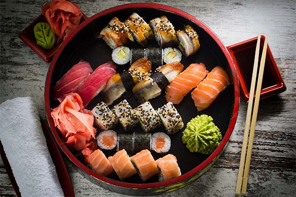 Quels rouleaux et sushis sont les plus populaires ?