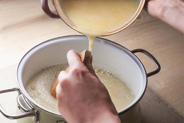 Casseroles pour les soupes au lait et au fromage