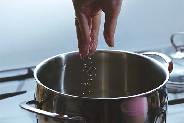 Wann salzen Sie die Nudeln beim Kochen