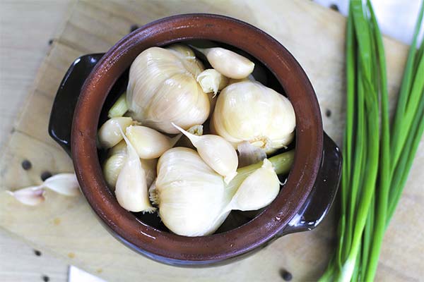 Ail fermenté en têtes