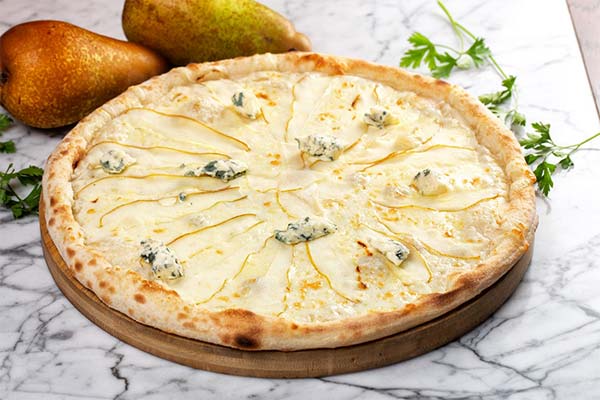 Pizza à la poire et au gorgonzola